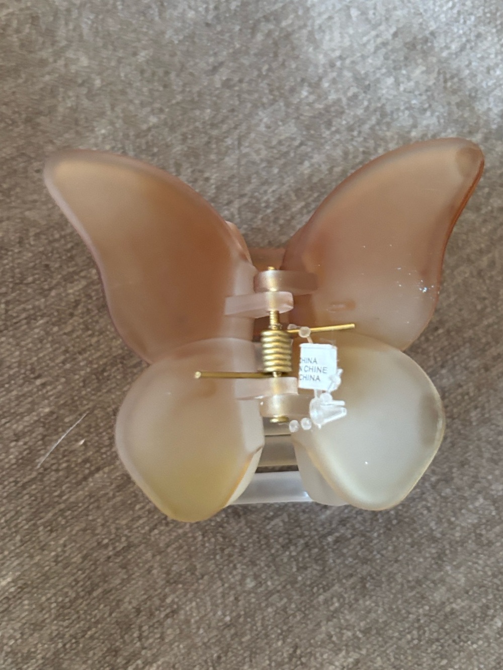 Urban Outfitters Bella Butterfly Claw Clip. NWT. Tan
